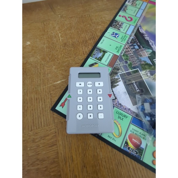 Monopoly Canada Electronic Banking Edition - Canadian Cities - NEW Open Box - Picture 2 of 8